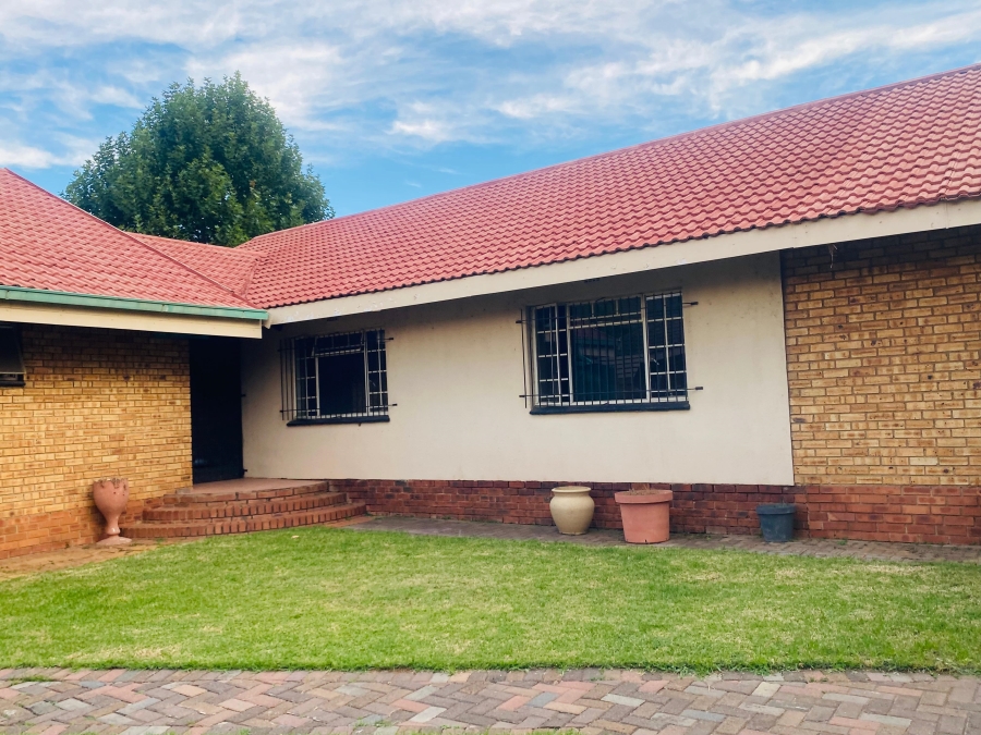 3 Bedroom Property for Sale in Roodia Free State